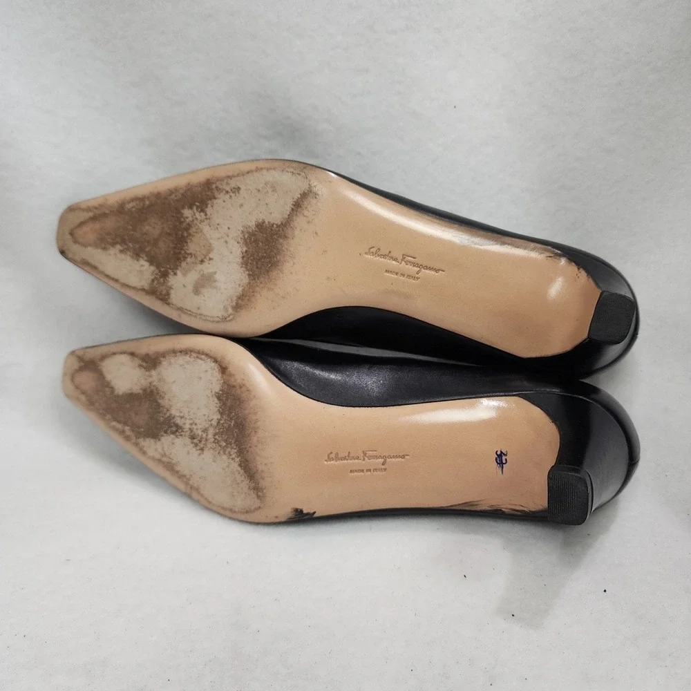 Salvatore Ferragamo Womens 8 4A Pump Black Leather Gancini Slip On Kitten Heel
